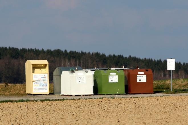 Bild Abfallsammlungen, Container an Straße